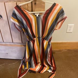 Very cute dress. Ties in front.